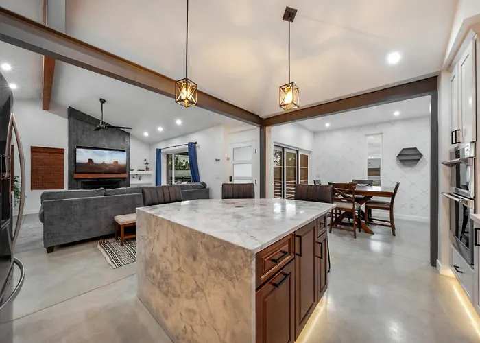Sam Hughes, 3 Bedroom 2 Ba, Outdoor Living, Grill *