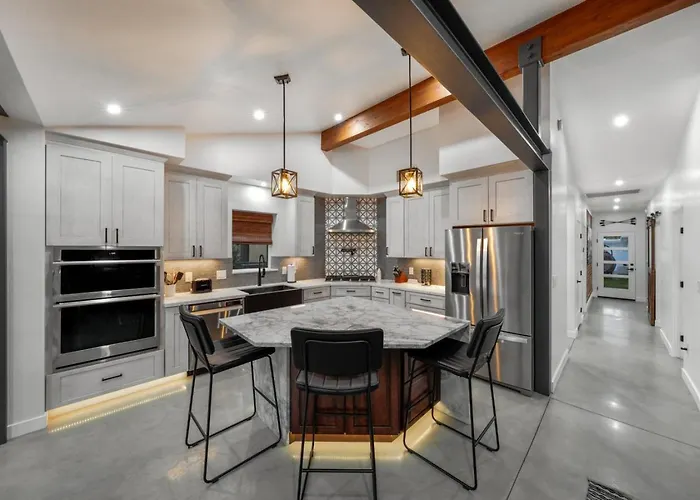 Sam Hughes, 3 Bedroom 2 Ba, Outdoor Living, Grill *