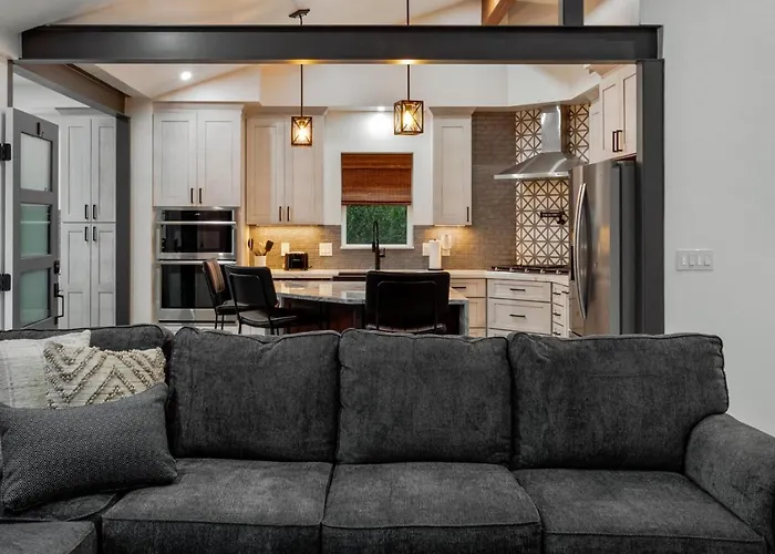 Sam Hughes, 3 Bedroom 2 Ba, Outdoor Living, Grill Tucson