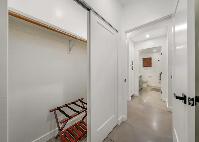Sam Hughes, 3 Bedroom 2 Ba, Outdoor Living, Grill *